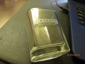 Vintage - SCORESBY SCOTCH WHISKY - Bicchiere da tiro quadrato - logo inciso - nuovo - Foto 1 di 4