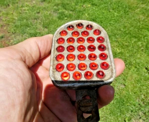 Oldtimer Personen 331 Rot Glas Reflektor Auto Kennzeichen Aufsatz - Bild 1 von 6