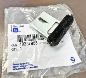 93-02 Camaro Firebird Inside Window Felt Guide Bracket OEM GENUINE GM# 102587988 - Picture 1 of 2