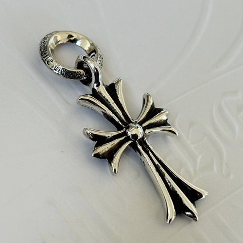 CHROME HEARTS Ciondolo Charm Croce Piccola CH Cuori Cromati 100% Autentici con Cauzione Semplice