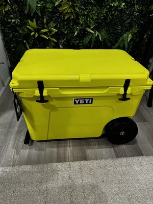 Yeti Tundra Haul enfriador con ruedas cofre de hielo azul rodante Foto 1 de 4