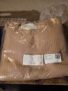New H&M Womens Beige V Neck Woollen Pullover Jumper Size XS - Picture 1 of 2