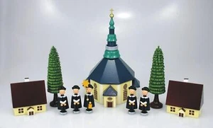 Seiffener Kirche 15cm, 5 Kurrendefiguren, 2 Häuser, 2 Ringelbäume 204/127 B - Picture 1 of 1