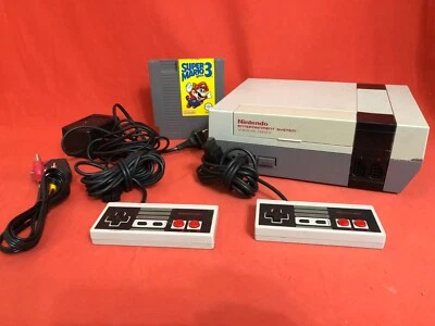 NINTENDO NES SYSTEM CONSOLE SUPER MARIO VIDEO GAME 2 CONTROLLERS BUNDLE UNTESTED - Image 1 of 4