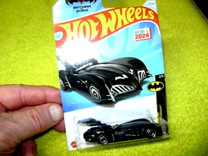 2024 Hot Wheels BATMAN & ROBIN BATMOBILE, Black, 54/250 FREE SHIPPING - Picture 1 of 4