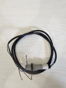 Allen-Bradley Inductive Proximity Switch Series A Cat #: 871C-P5S18 - Picture 1 of 6