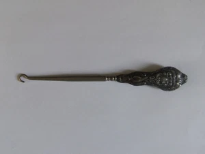 ANTIQUE BUTTON HOOK WITH STERLING SILVER HANDLE * HALLMARKED * - Picture 1 of 5