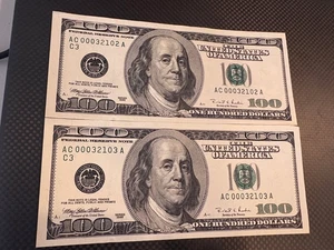 US $100 Banknote 1996 Low Serial Numbers 2 Consecutive Crisp Uncirc Corner Bends - Picture 1 of 4