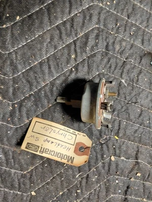 Interruptor de faros de tablero delantero DeSoto Chrysler 1950-1954 1339720 NOS Foto 1 de 3