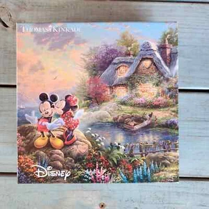 Rompecabezas Thomas Kincade 750 piezas de Disney Mickey Minnie besándose en la cabaña - Imagen 1 de 7