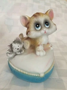 Vintage ceramic musical cat figurine with a mouse by MANN MCMLXXX - Picture 1 of 5