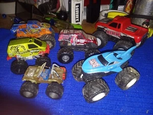 6 Monster Trucks 5 pressofusi 1 plastica per un denaro - Foto 1 di 7