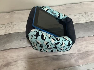 Penguin - Ipad Cushion Kindle Stand Nook Device Lap Holder Tablet stand - Picture 1 of 8