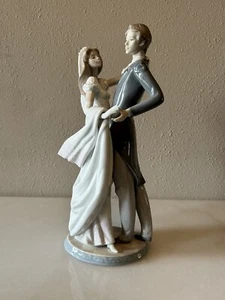 Lladro #1528 "I Love You Truly" Couple Figurine - Picture 1 of 5