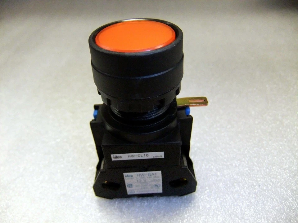IDEC Kawasaki HW1L-M110Q3A Illuminated Push Button - Image 1 of 4