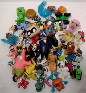 Großes Konvolut zufällige kleine Figuren & Spielzeug 50+ Teile verschiedene Figuren & Marken - Bild 1 von 5