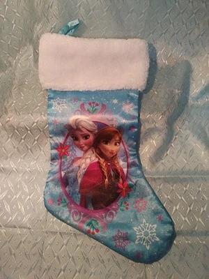 Medias de Navidad Disney Frozen Elsa y Anna, 16”, satén con felpa Foto 1 de 4