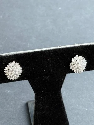 BRINCOS DE OURO AMARELO E DIAMANTE - Imagem 1 de 4