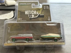 Chase! GreenLight 1987 Chevrolet Suburban K20 w/BOAT & TRAILER GREENMACHINE - Picture 1 of 5