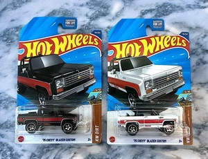 🔥2025 Hot Wheels '75 Chevy Blazer Custom - 2 Stück - Weiß/Rot und Schwarz/Rot🔥 - Bild 1 von 1
