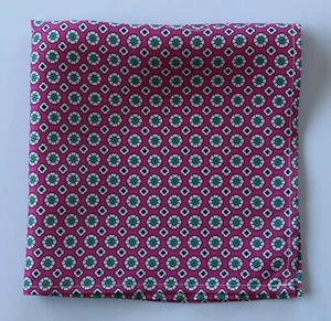 Fazzoletto quadrato tascabile in morbida seta 35 cm. Millefiori rosa e verde acqua. Fatto a mano - Foto 1 di 3
