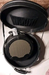 Valigie rotonde vintage rigida per cappelli, pezzo raro, con chiavi. Pelle nera. - Foto 1 di 9
