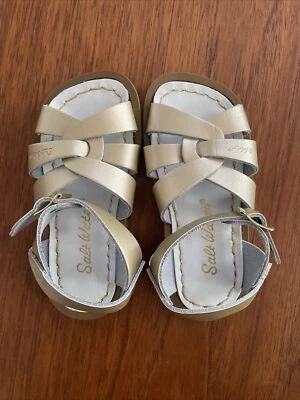 盐水凉鞋 Hoy 鞋金色原装凉鞋 学步儿童 尺码 7-全新 — 第 1/4 张图片