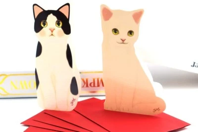 Tarjeta de felicitación 3D emergente con soporte para gato color marfil Foto 1 de 4