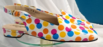 Sandalias planas a lunares arco iris con honda trasera charol talla 12M nuevas Foto 1 de 4