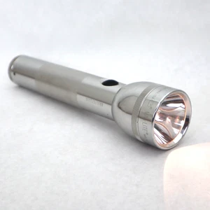 Torcia Maglite usata 2D celle alluminio 10" colore argento testata Clean Mag - Foto 1 di 12