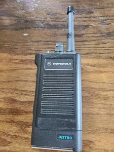 Motorola Astro Saber Model H04RDC9PW5AN UHF - Picture 1 of 4