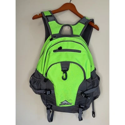 Mochila High Sierra Loop, verde y gris para trabajo, escuela, viaje. Foto 1 de 4