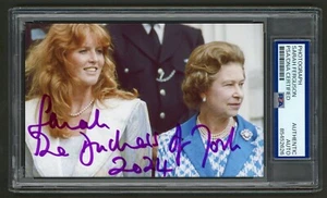 Sarah Ferguson signiertes Foto (PSA) Herzogin von York mit Queen Elizabeth Royal Auto - Bild 1 von 2
