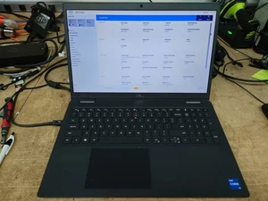 Dell Latitude 3520 15,6" i5-1135G7 24 GB di RAM senza sistema operativo - Foto 1 di 5