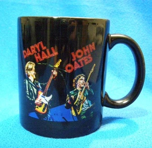 Taza de café de porcelana negra Daryl Hall and John Oates - Imagen 1 de 4