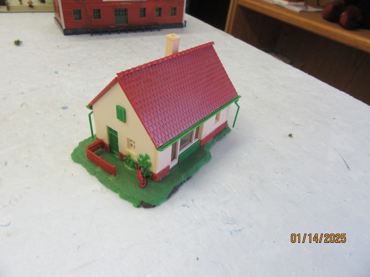 Vollmer N 7636 建物模型 VOLLMER 5730 Signal Box Riedlingen Haus Crossing Shed HO