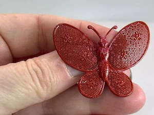 Butterfly Mesh Decorated Red Vintage Metal Brooch Tack Pin M-1881 - Picture 1 of 3