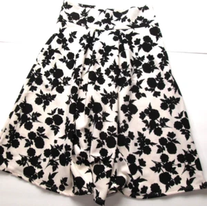 💖💖💖 Papermoon Brand Womans sz S skirt~Black white floral~midi - Picture 1 of 5