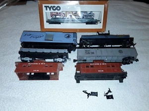 HO Scale freight car lot (7) & caboose shell Tyco, MARX, Varney(?) (HO0104422d) - Picture 1 of 4