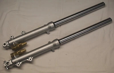 Telegabel - Gabelbein rechts + links Suzuki RG 250 / NOS forkleg (1507768) - Bild 1 von 4