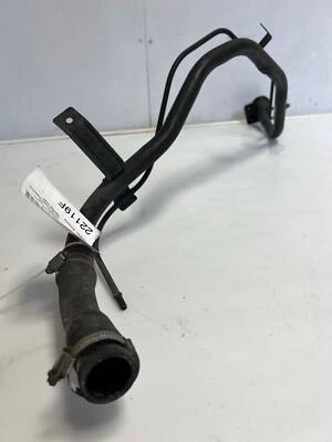 Cadillac SRX 2010-2016 montaje de cuello de llenado de combustible OEM 22742093 Foto 1 de 4