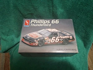 1992 AMT ERTL Phillips #66 Thunderbird #8754 kit modellino in plastica scala 1/25 - Foto 1 di 6