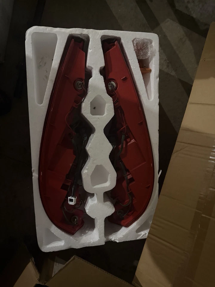 Infiniti G35 2005 cupé luces traseras OEM despegues Foto 1 de 1