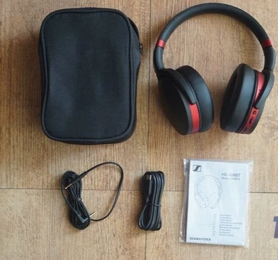 Auriculares inalámbricos sobre la oreja Sennheiser HD 458BT - negros/rojos (usados) b Foto 1 de 3