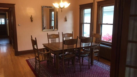 Antique Oak Dining Room Table w/6 Chairs and 2 Leaves Cover