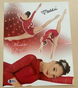 Maddie Ziegler Firmada Autografiada 8x10 Sia Candelabro RARA Baile Mamás Certificado de Autenticidad - Imagen 1 de 1