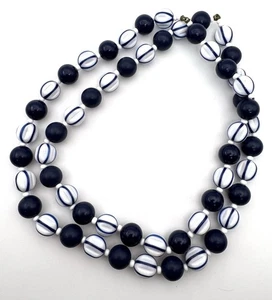 Vintage Marine und Weiß Perlen Halskette 30 Zoll - Bild 1 von 5