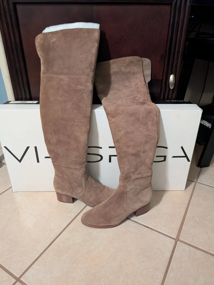 Bota alta de gamuza marrón claro de Via Spiga. Excelente Estado - Talla 8 Foto 1 de 1