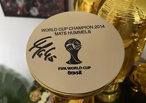 Copa Mundial Mats Hummels Firmado Firma DFB WM 2014 Autógrafo Trofeo Repro - Imagen 1 de 5