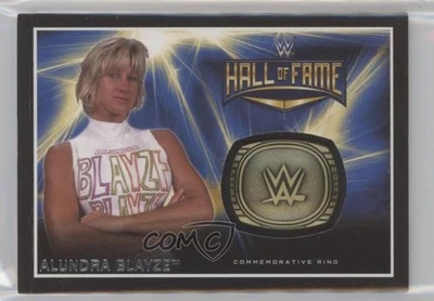 Reliquias de anillo WWE Road to Wrestlemania 2016 Salón de la Fama 200/299 Alundra Blayze Foto 1 de 3